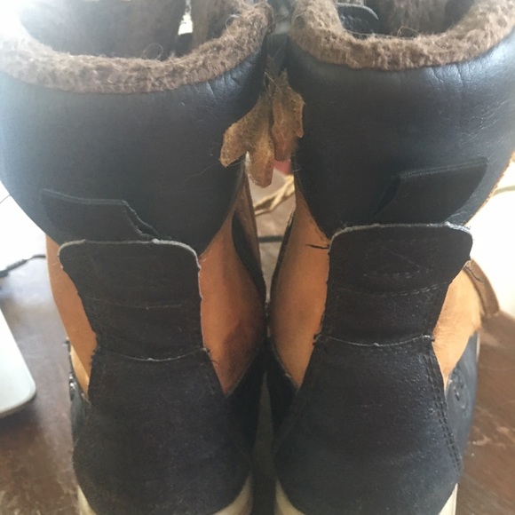 Timberland boots boys us 5, waterproof, side zipper, warm and comfortable- good - Picture 4 of 4